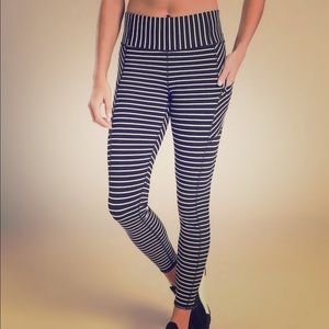 Contender stripe tight 7/8 NWT black white
